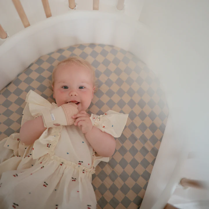 Mushie Rainbow Teething Mitten – Bild 2